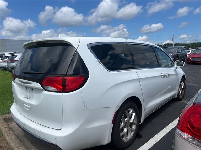 $14990 : PRE-OWNED 2018 CHRYSLER PACIF image 10