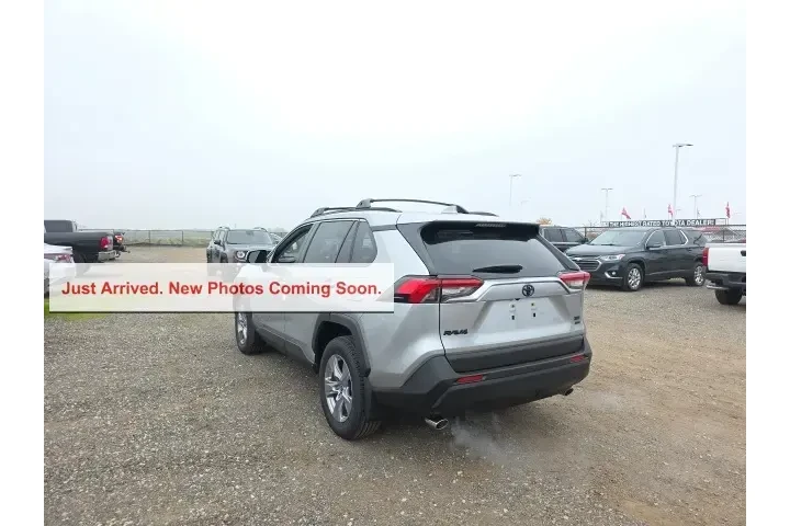 $39900 : Toyota RAV4 2025 AWD XLE 4dr image 4