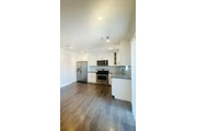 $1955 : 2 Bedroom Apt In Los Angeles thumbnail