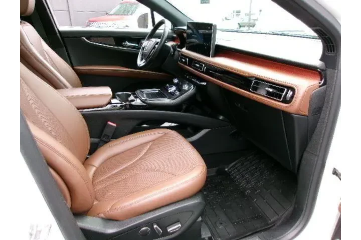 $34889 : Lincoln Nautilus 2022 AWD Re image 4
