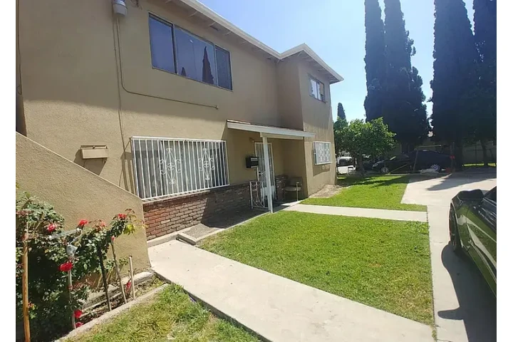 $1630 : FOR LEASE Bell Gardens Ave, Be image 1