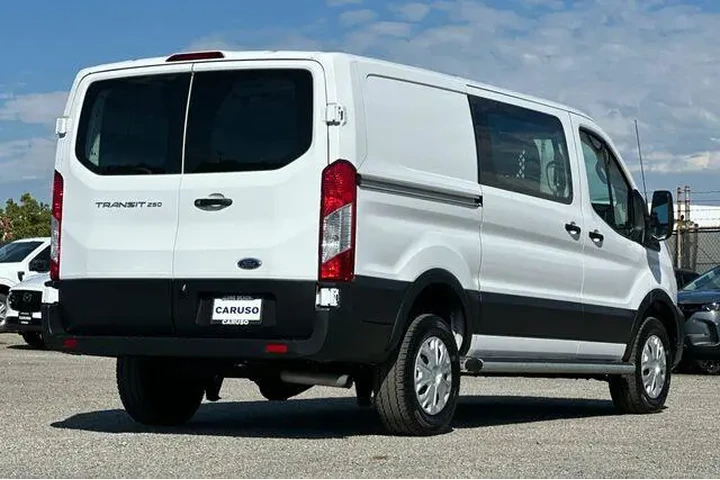 $38822 : Ford Transit 2024 250 3dr SW image 3