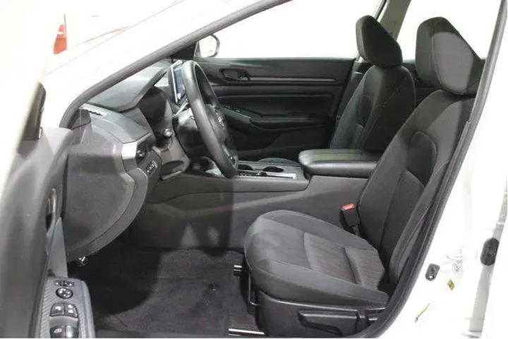 $25983 : Nissan Altima 2025 2.5 S 4dr image 3