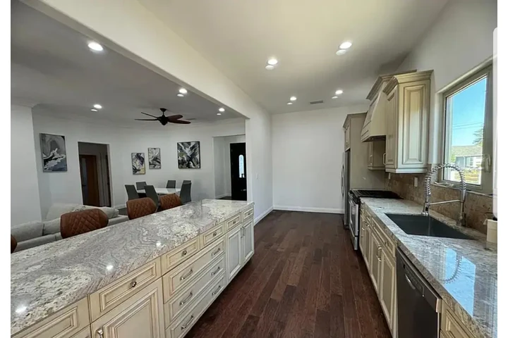$3200 : Mammoth Ave, Van Nuys, CA 9140 image 2