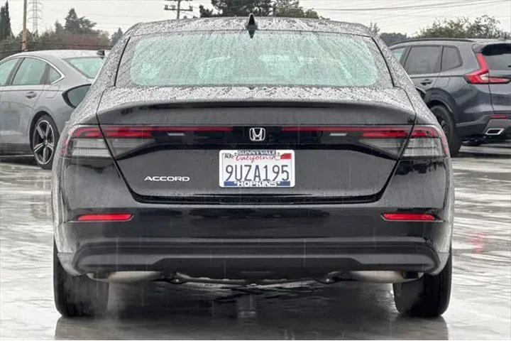 $26495 : Honda Accord 2025 LX 4dr Sed image 4