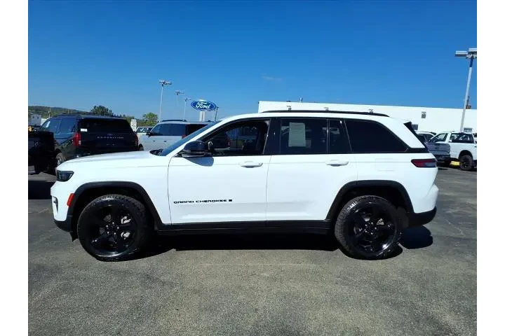 Jeep Grand Cherokee 2023 4x4 image 2