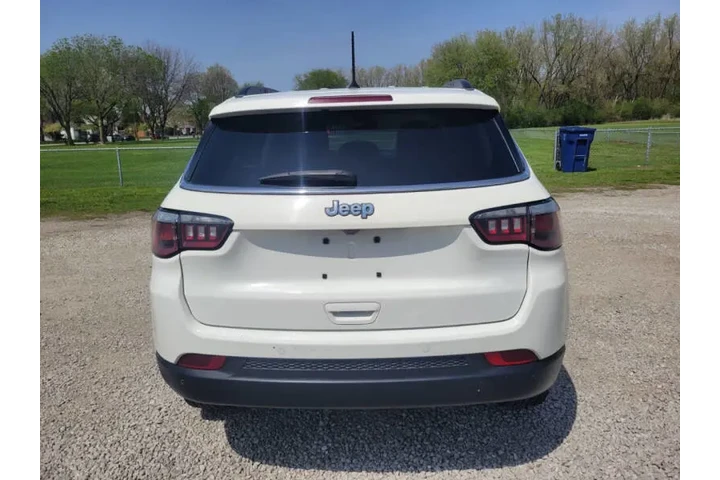 $9997 : 2018 Compass Latitude image 8