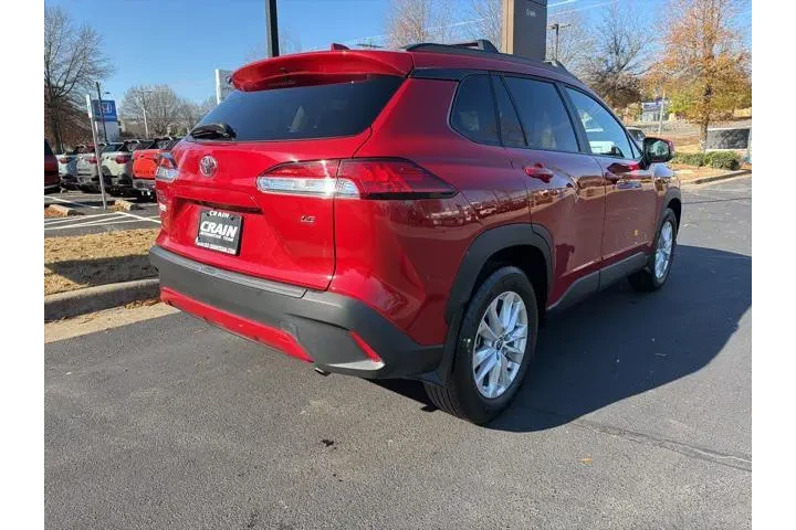 $24082 : Toyota Corolla Cross 2023 LE image 8