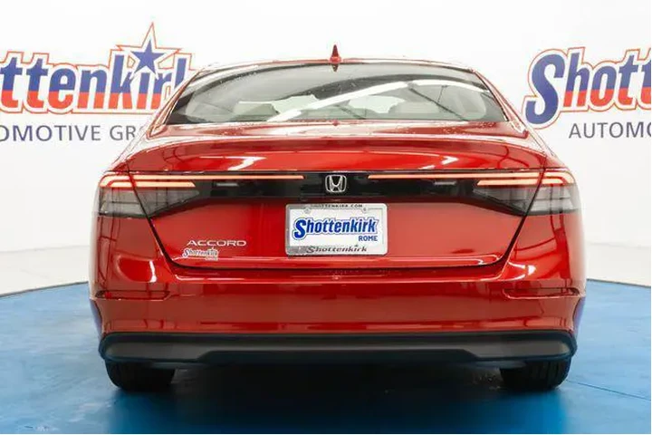 $28468 : Honda Accord 2024 EX 4dr Sed image 6