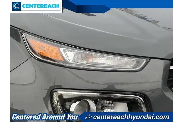 $18555 : Hyundai VENUE 2025 SEL 4dr C image 8