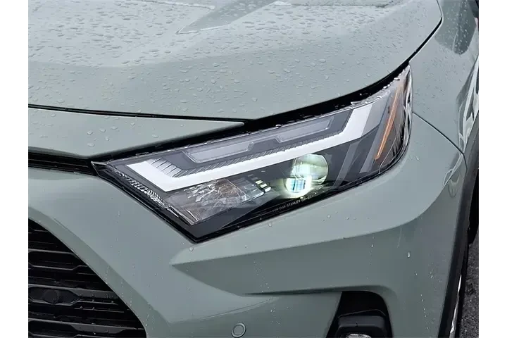 $34990 : Toyota RAV4 2023 AWD XLE Pre image 9