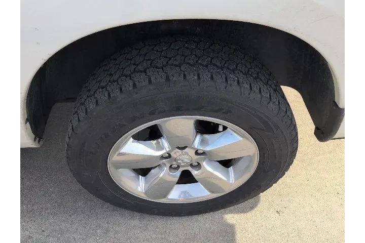 $18074 : Ram 1500 2016 4x4 SLT 4dr Cr image 9