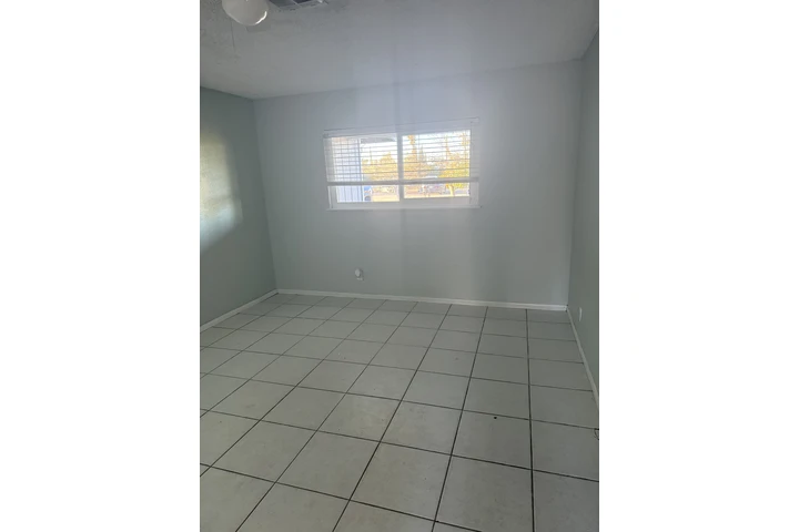 $1200 : Se Renta cuarto para compartir image 5