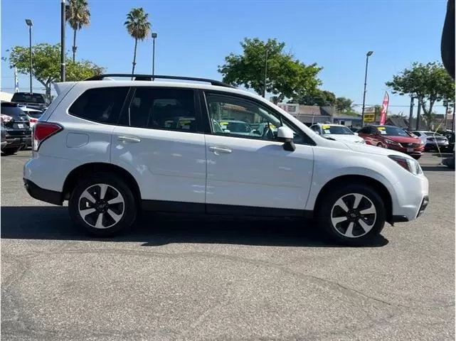 2018 Subaru Forester image 2