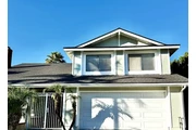 This trilevel home is 4 bed en Los Angeles