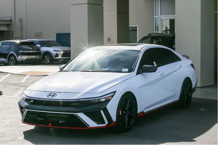 $32020 : Hyundai ELANTRA N 2025 4dr S image 4