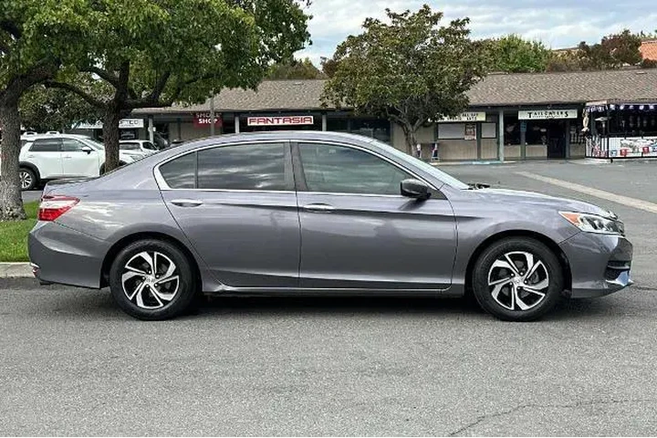 $15387 : Honda Accord 2016 LX 4dr Sed image 7