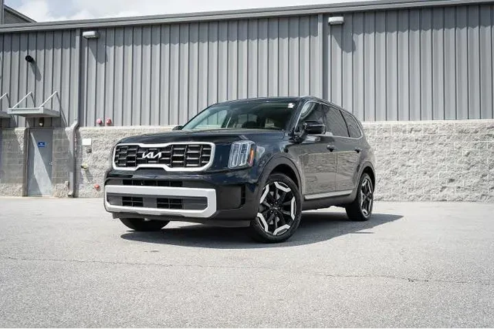 $38744 : Kia Telluride 2025 S 4dr SUV image 1