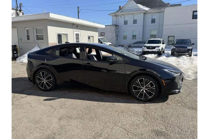 $29211 : Toyota Prius 2024 AWD XLE 4d image 8