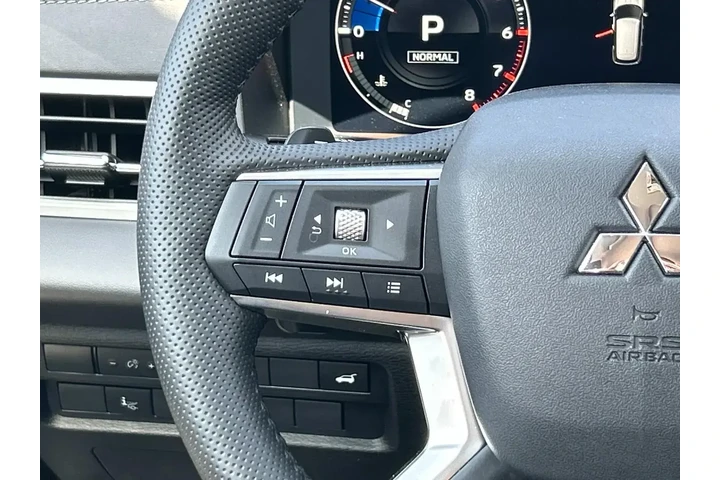 $29428 : Mitsubishi Outlander 2024 SE image 7