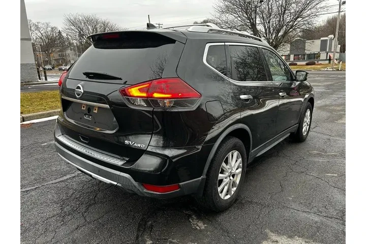 2018 Rogue SV AWD image 2