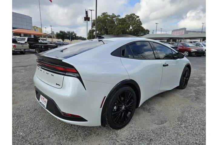 $33400 : Toyota Prius 2026 Nightshade image 3
