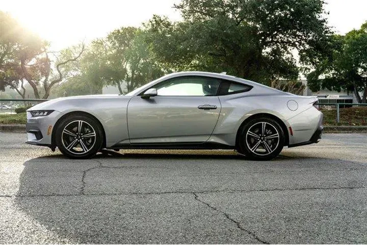$26766 : Ford Mustang 2024 EcoBoost 2 image 8