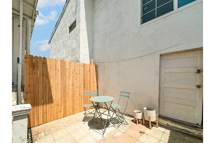 $2150 : 1bd 1ba image 1