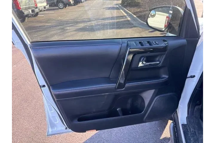 $34000 : Toyota 4Runner 2019 4x4 SR5 image 8