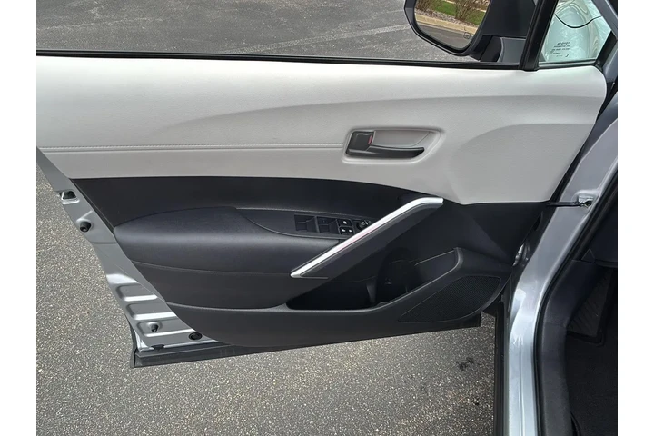 $25000 : 2024 Corolla Cross L image 6