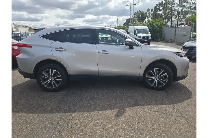 $28411 : Toyota Venza 2022 AWD LE 4dr image 9