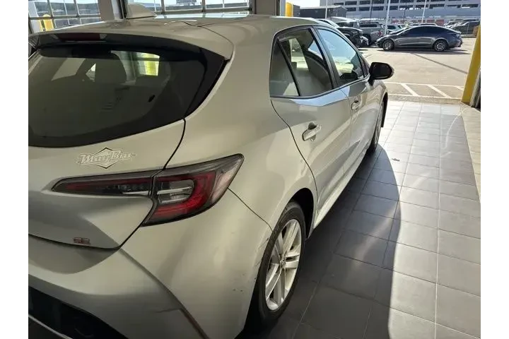 $18300 : Toyota Corolla Hatchback 201 image 10