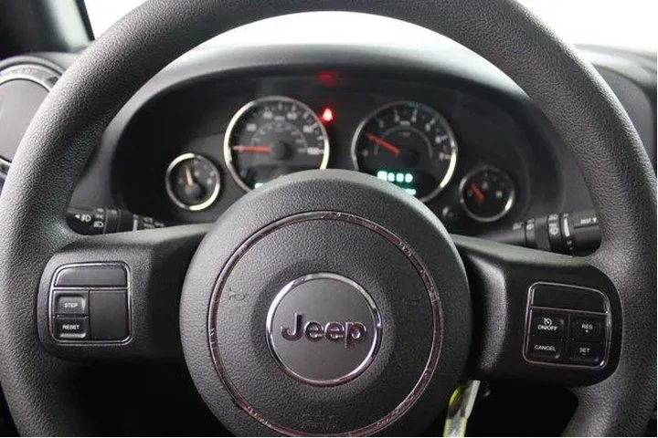 $22940 : Jeep Wrangler JK Unlimited 2 image 6