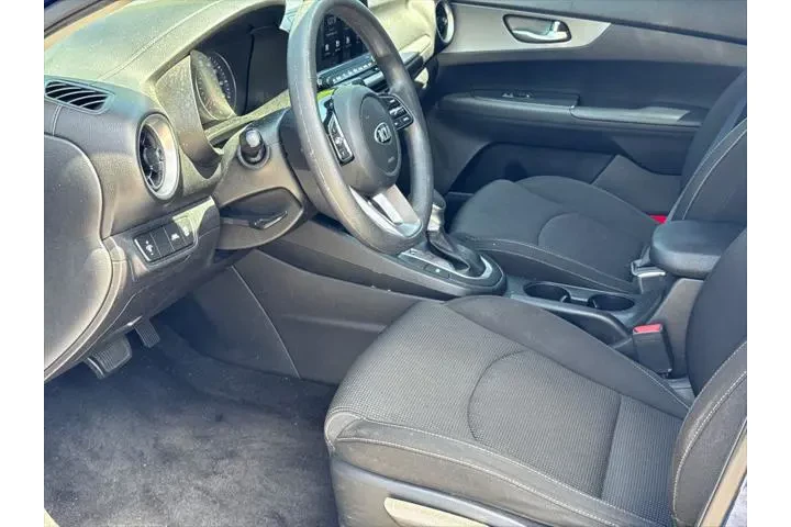 $15038 : Kia Forte 2020 LXS 4dr Sedan image 9