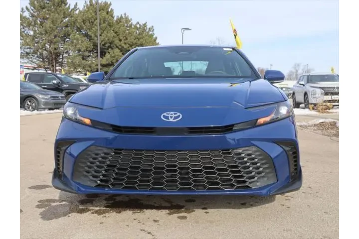 $31377 : Toyota Camry 2025 AWD SE 4dr image 3