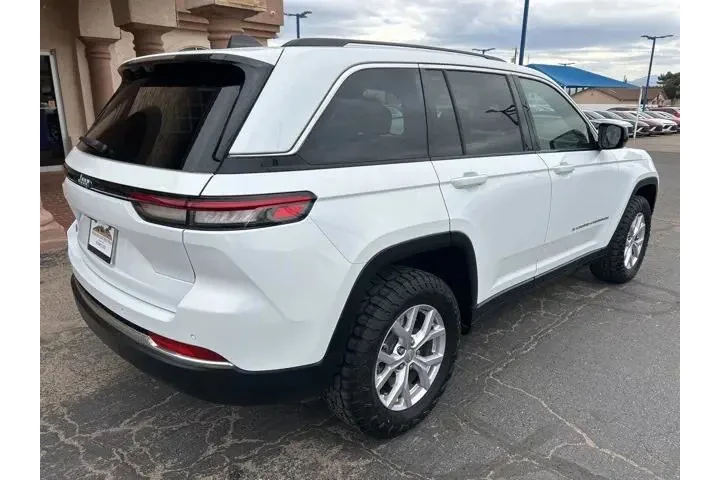 $30995 : Jeep Grand Cherokee 2023 4x4 image 2