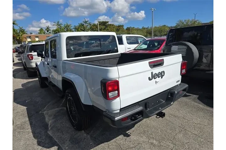 $26990 : Jeep Gladiator 2023 4x4 Over image 4