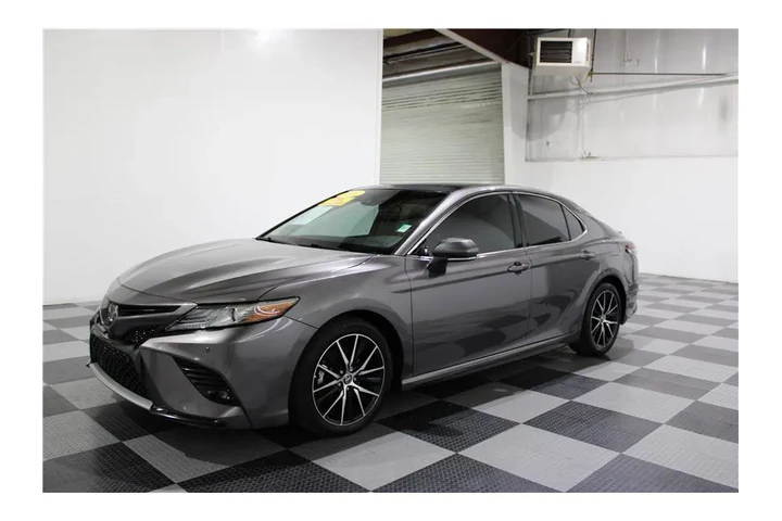 $20699 : Camry 2018 image 6
