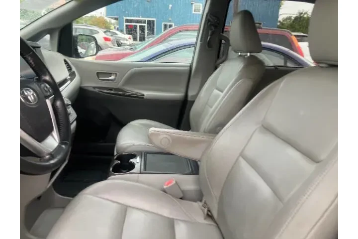 $16900 : 2015 Sienna image 7