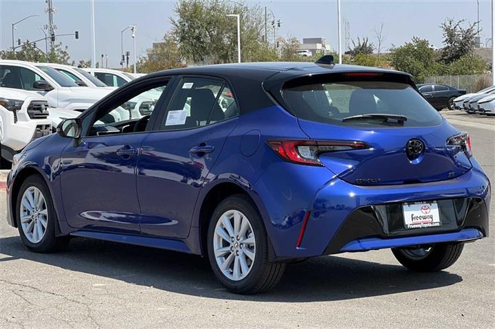 $26393 : Corolla Hatchback SE image 6