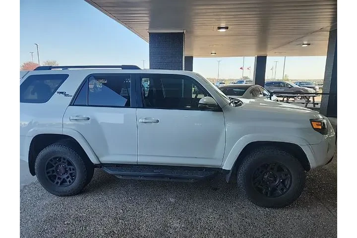 $37808 : Toyota 4Runner 2020 AWD Nigh image 9