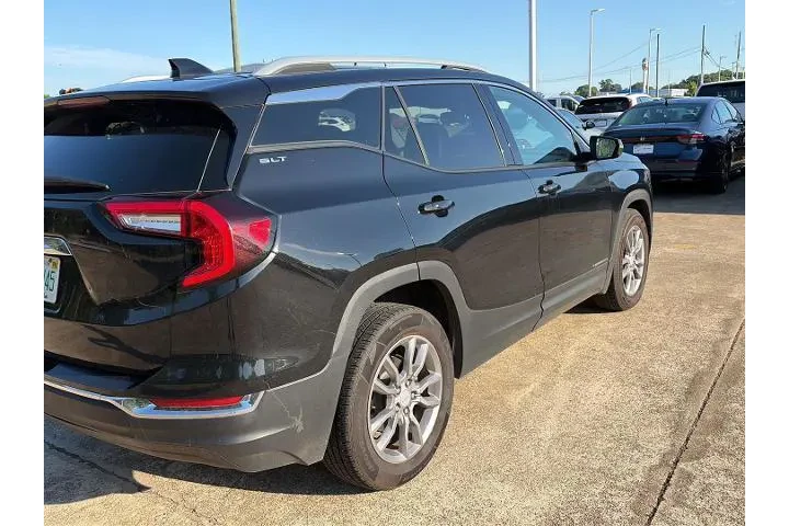 $24951 : GMC Terrain 2024 SLT 4dr SUV image 2