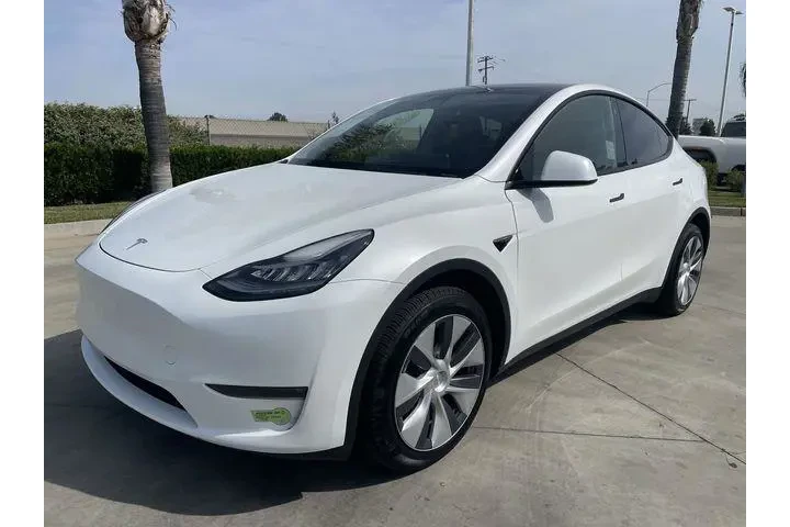$31767 : Tesla Model Y 2023 AWD Long image 4