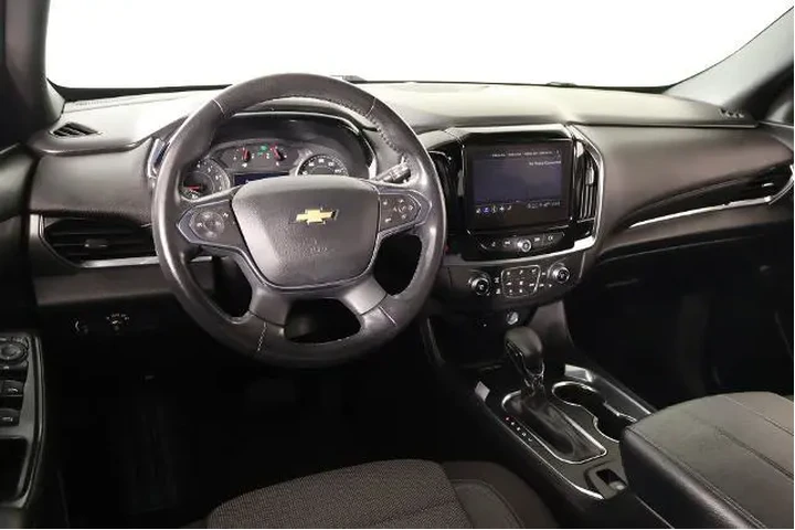 $25700 : Chevrolet Traverse 2022 LT C image 2