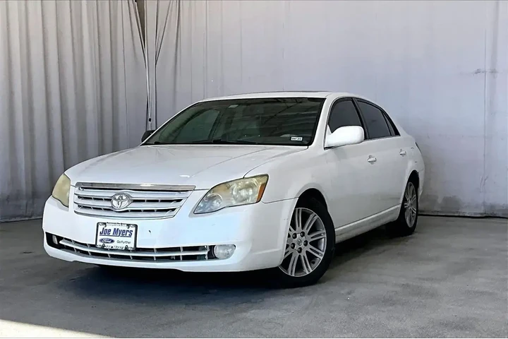$5491 : Toyota Avalon 2005 Limited 4 image 2