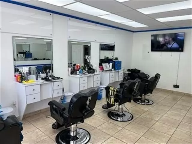 YOE'S BARBERSHOP image 3