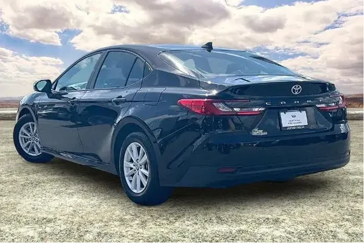 $25991 : Toyota Camry 2025 SE 4dr Sed image 4