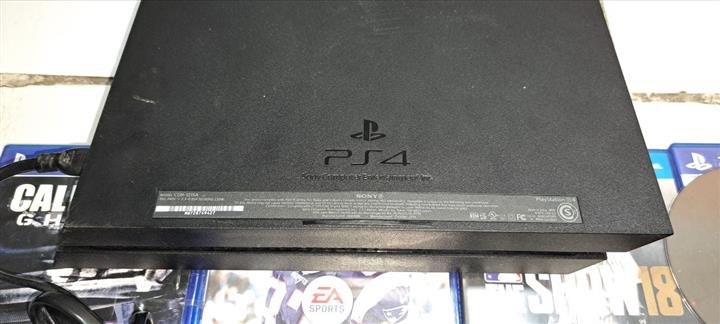 $4500 : PLAYSTATION4 CON 11 JUEGOS Y image 3