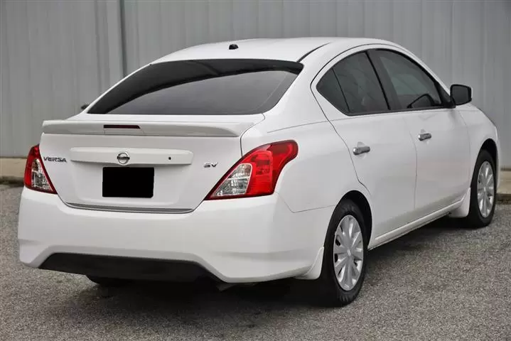 $6000 : 2018 Nissan versa SV 4D image 3