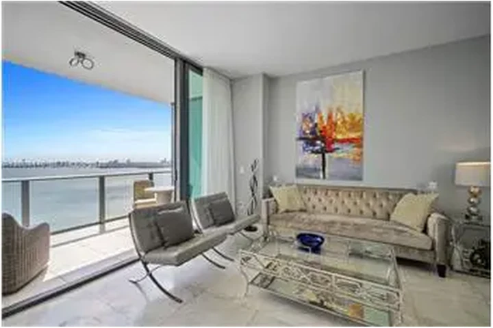 $11000 : Rental property with 3 bedro image 2
